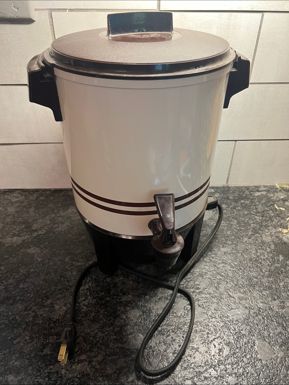 Vintage West bend Electric Coffee Percolator Off White and Brown. 12-22 cup.